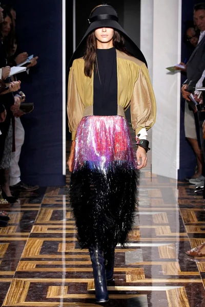 Look 32